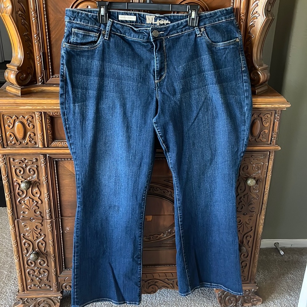 Kut from the Kloth Natalie High Rise
Bootcut Jean size 18W